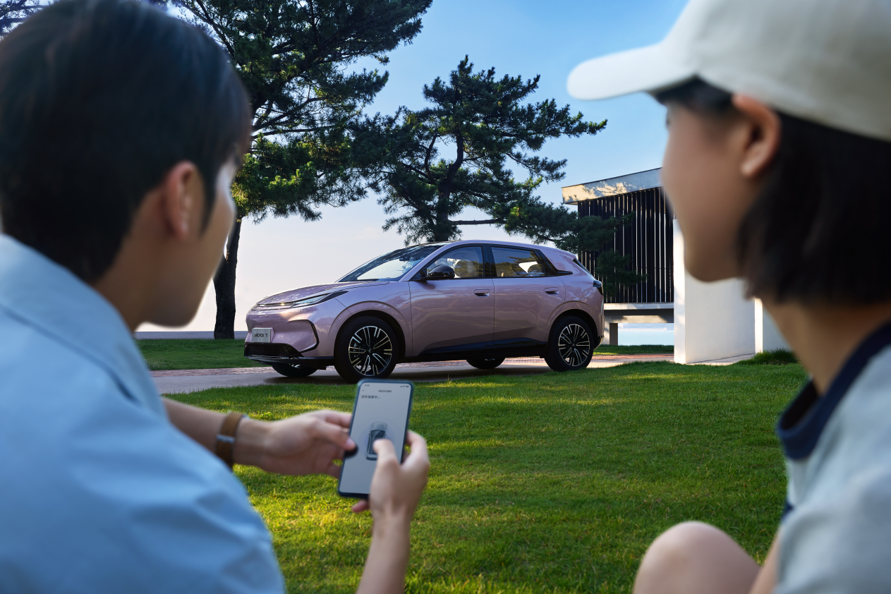 极狐T1成都车展现象解读：尖货精品MG不朽情缘预售两小时订单破万(图3)