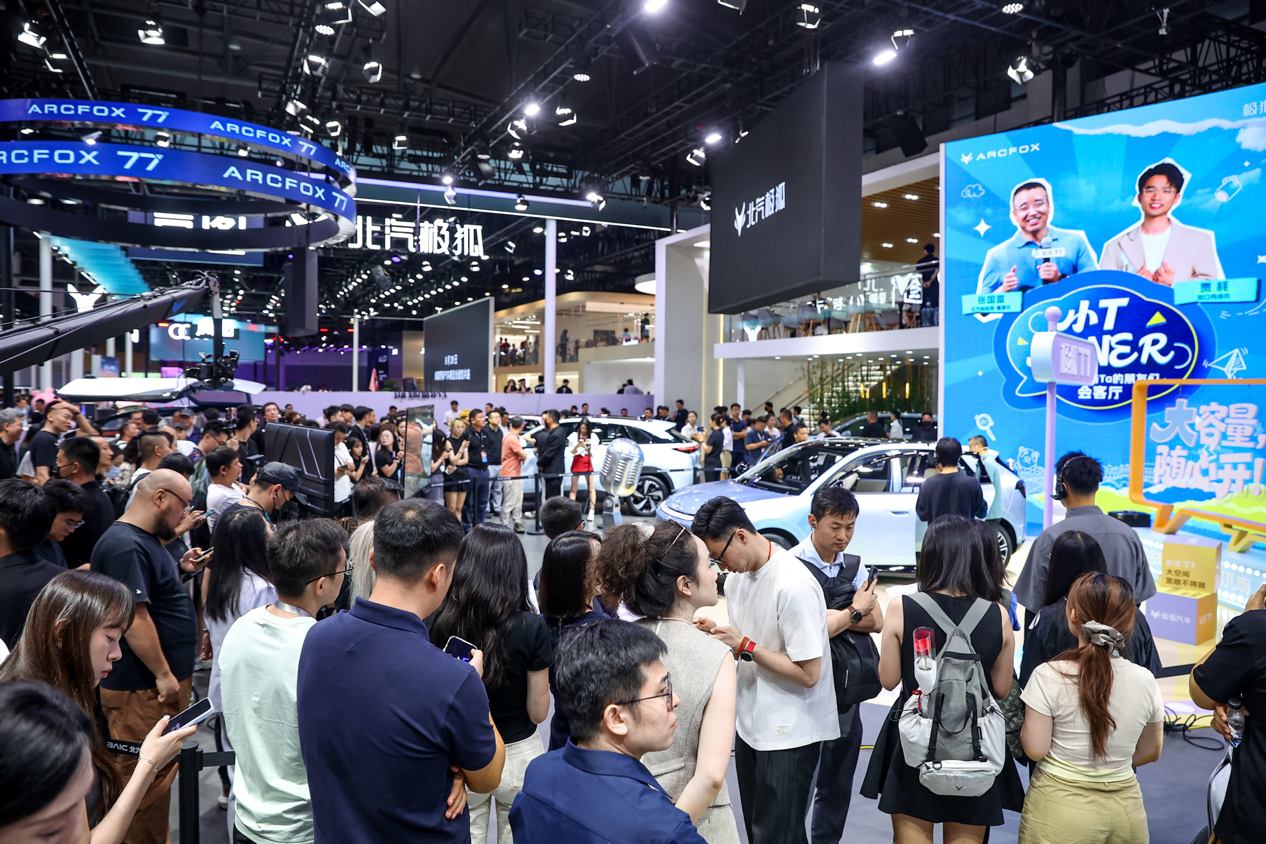 极狐T1成都车展现象解读:尖货精品MG不朽情缘预售两小时订单破万(图5) 极狐T1成都车展现象解读:尖货精品MG不朽情缘预售两小时订单破万(图5)