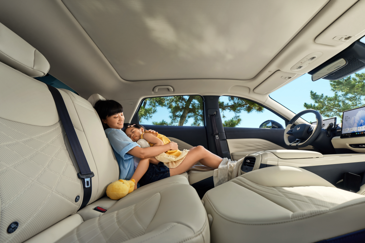 极狐T1成都车展现象解读:尖货精品MG不朽情缘预售两小时订单破万(图6) 极狐T1成都车展现象解读:尖货精品MG不朽情缘预售两小时订单破万(图6)