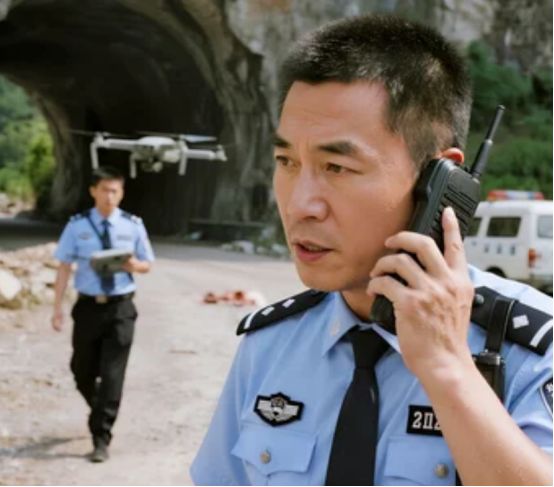 走婴儿警方将其击毙后看到孩子后冷汗直流不朽情缘平台登录网页故事：野狼下山叼(图5)